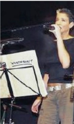 Sandra Kreisler singt bei der Wortfront-Weltpremiere im Hasper Hammer, Hagen 2006
