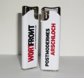 Feuerzeug «Postmodernes Arschloch» / WORTFRONT