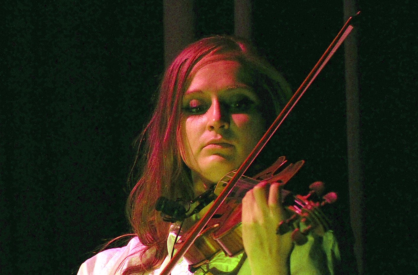 Geigerin mit Violine