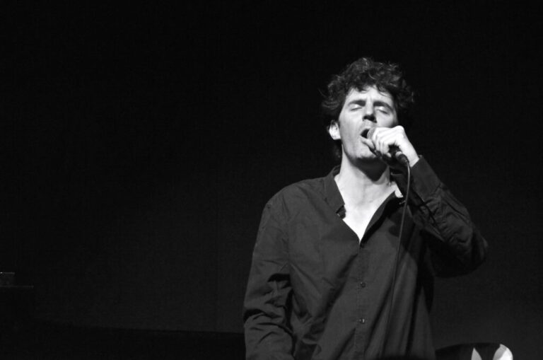 „Chansonnier, Beatpoet“ – Underdog über „Lieder ohne mich“