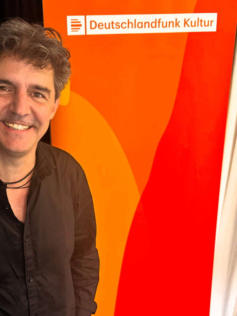 „Ist es nicht schön hier“ bei Deutschlandfunk Kultur – Live Session zum Nachhören